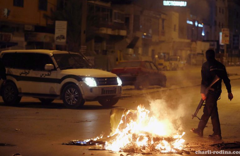 Tunisia ได้จับคุมผู้ต้องหากว่าสิบคน ขณะที่เกิดการประท้วงกันในคืนที่สอง