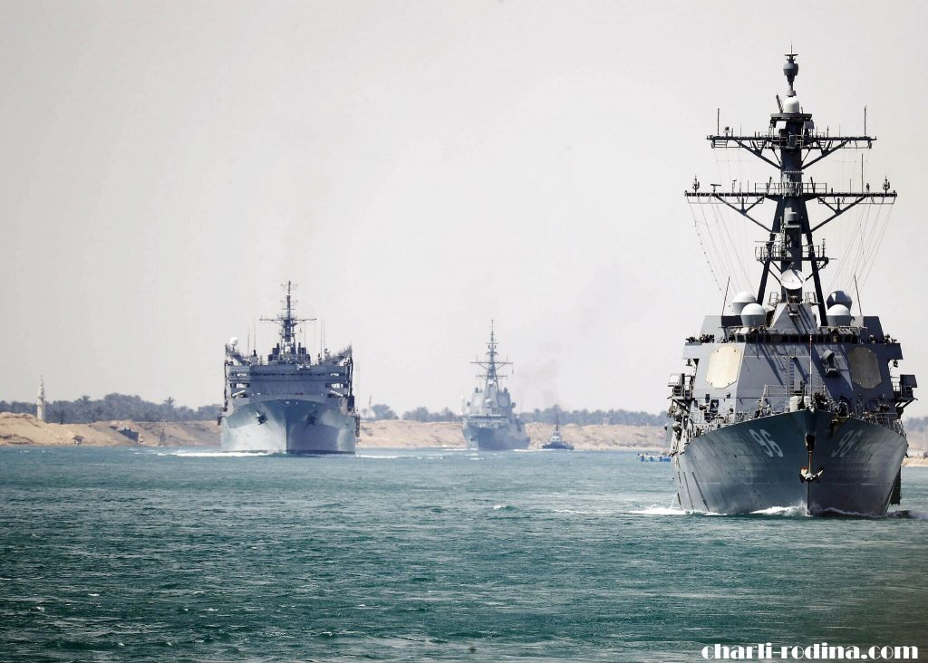 Iran , US warships เรือรบของอเมริกาและอิหร่านเผชิญความตึงเครียดในน่านน้ำของอ่าวเมื่อต้นเดือนที่ผ่านมาซึ่งเป็นเหตุการณ์ดังกล่าวครั้งแรกในรอบ 1 