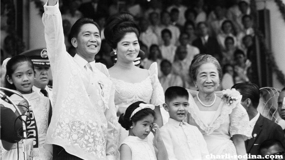 Ferdinand Marcos เฟอร์ดินานด์ มาร์กอส จูเนียร์ ลูกชายและคนชื่อเดียวกับเผด็จการผู้ล่วงลับของฟิลิปปินส์ สาบานตนรับตำแหน่งประธานาธิบดีคนใหม่ของ