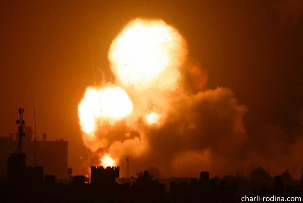 Israel launches air กองทัพอิสราเอลกล่าวว่ากำลัง “โจมตีเลบานอน” หลายชั่วโมงหลังจากเริ่มปฏิบัติการโจมตีทางอากาศในฉนวนกาซา ภายหลังการยิงจรวด