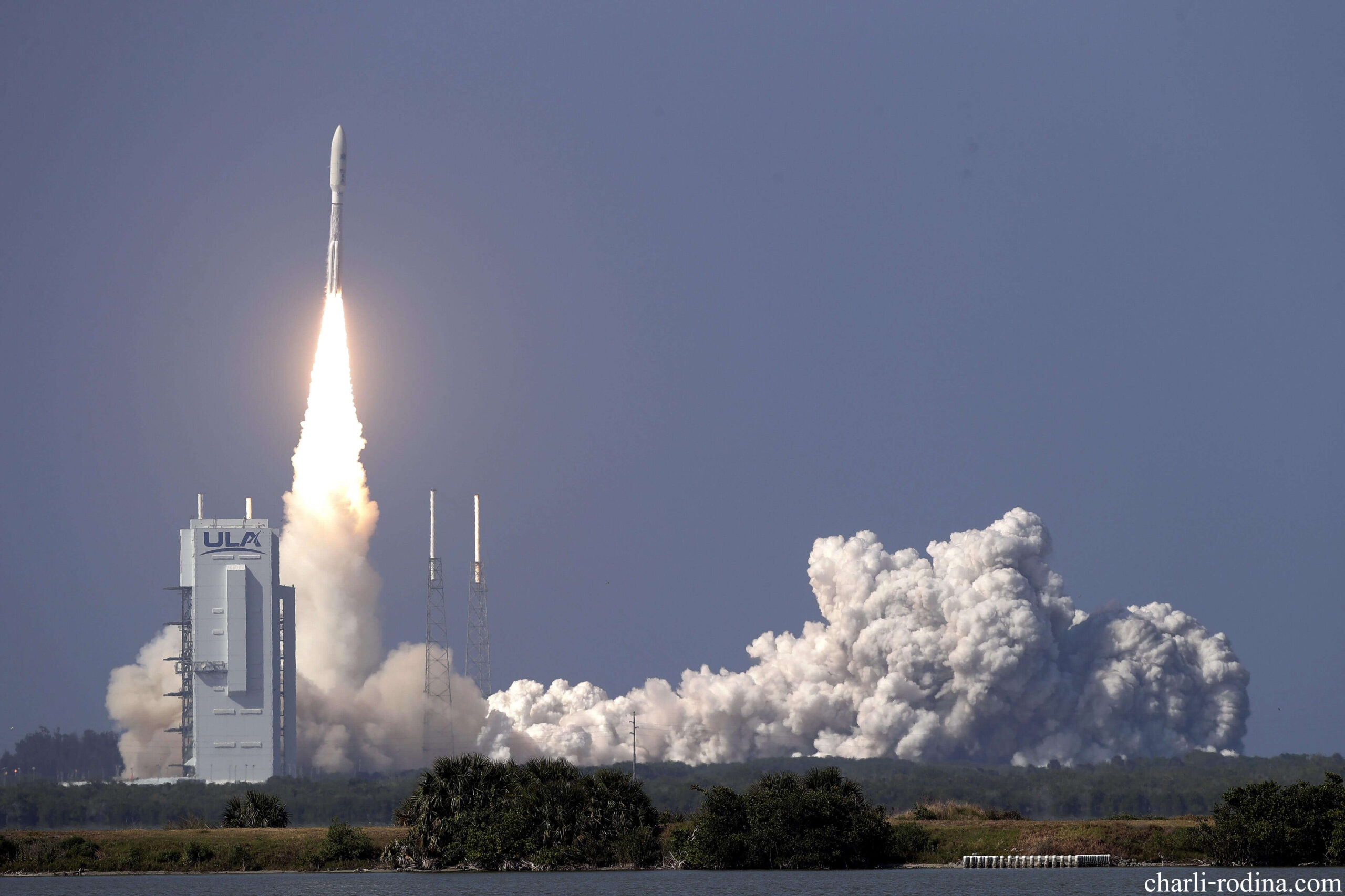 US launches first สหรัฐฯ เปิดตัวเที่ยวบินเนรเทศเที่ยวบินแรก